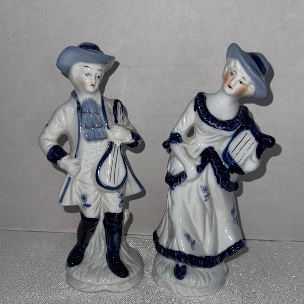 Rayware Pair of Blue & White Porcelain Musician Figurines